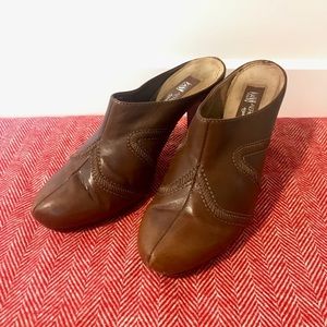 Aerosoles Brown Leather Mules/Clogs Size 7.5